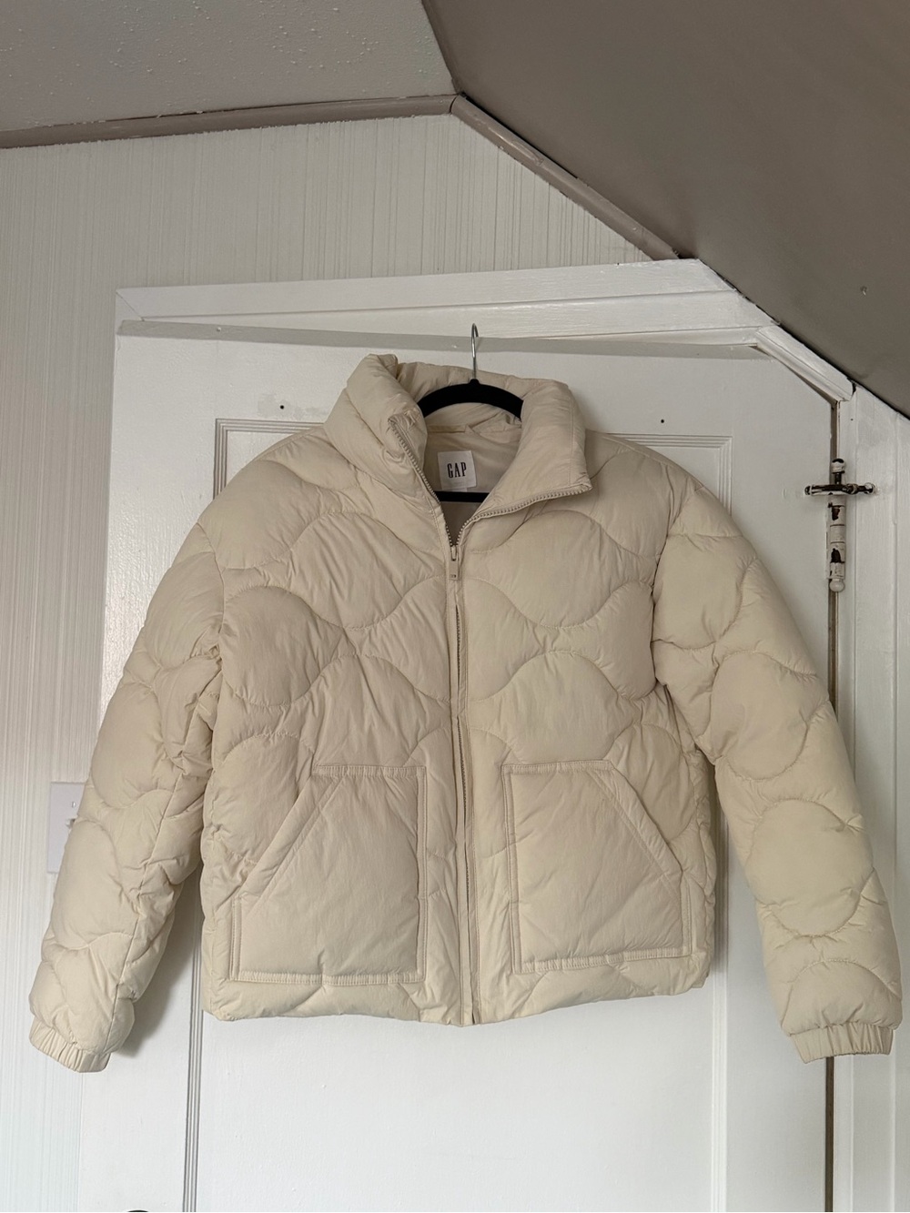 GAP Off-White Quilted Cloud Puffer Jacket